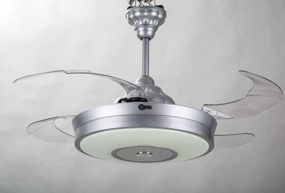 o fã de teto extravagante de 6000K 3600lm ilumina o fã de teto dobrável de prata com as lâminas da saída do PNF