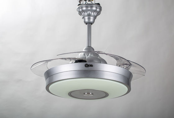 o fã de teto extravagante de 6000K 3600lm ilumina o fã de teto dobrável de prata com as lâminas da saída do PNF